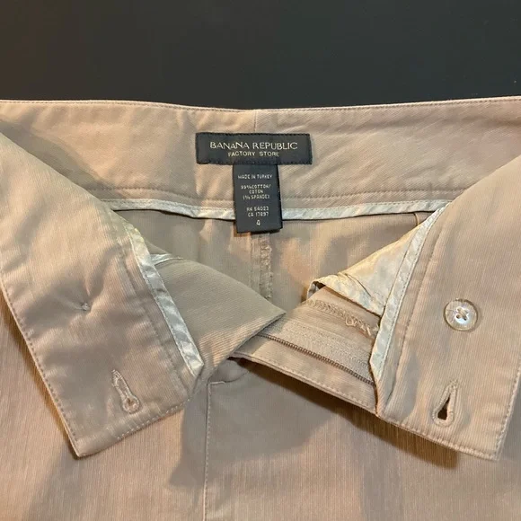 Banana Republic Factory Khaki skirt, size 4. 🍁 A must have for every wardrobe! - Picture 3 of 6